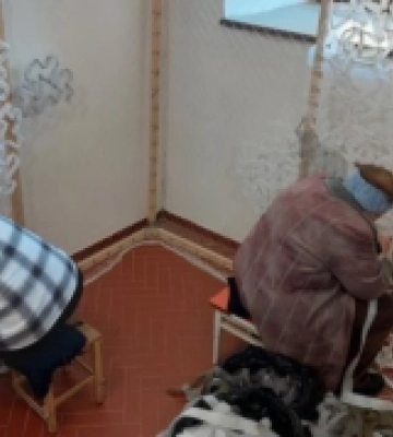 На Закарпатті «Сєвєродонецькі павучки в Ужгороді» плетуть маскувальні сітки