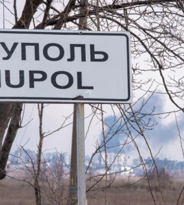 &quot;Бавовна&quot; возле Мариуполя: &quot;прилетело&quot; в базу оккупантов, БК детонирует уже более часа
