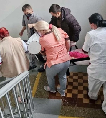 Через нічний обстріл у Дніпрі закривають школи та евакуюють одну з лікарень