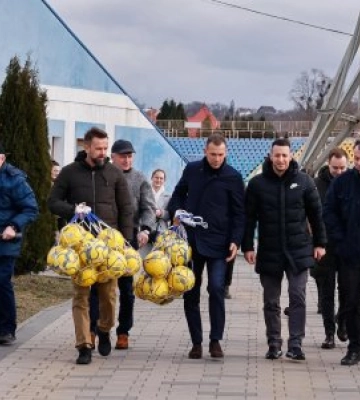 Андрій Шевченко відвідав вихованок футбольної школи «Спартак» і професійної жіночої команди «Минай» на Стадіон «Авангард»