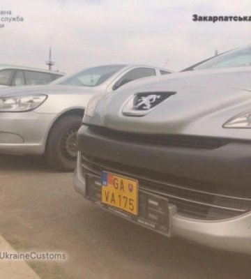 Закарпатська митниця озвучила суму штрафів за перевищення строків транзиту та тимчасового ввезення автомобілів