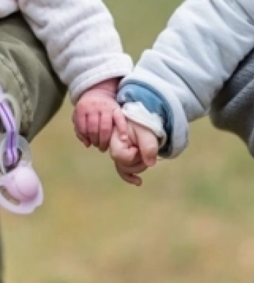 На Закарпатті народжуваність дітей у 2023 році впала на 40%
