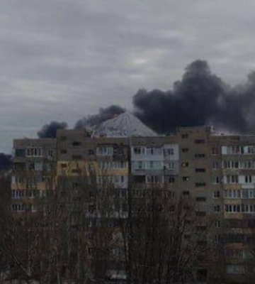 В окупованій Макіївці прогриміли вибухи: є приліт у нафтобазу ворога, піднявся стовп чорного диму. Фото і відео