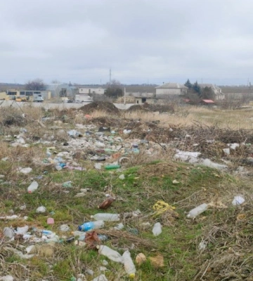 У недіючому кар’єрі на Одещині виявили несанкціоноване сміттєзвалище