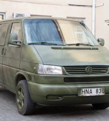 Луцька громада передала ще один мікроавтобус для потреб ЗСУ