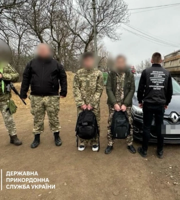Притворялись военными: в Одесской области задержали "сообразительного" перевозчика вместе с уклонистами