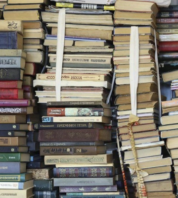 Пушкіним по ворогу: у Дніпрі російські книги можна здати для закупівлі дронів ЗСУ