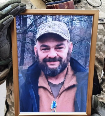 Черкащанка випустила збірку поезії, присвячену полеглому на війні батькові