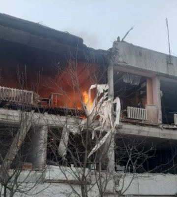 Авіаудар по Харківщині: з-під завалів дістали жінку, вона жива – влада