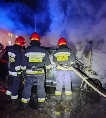 У Дніпрі рятувальники вивільнили пораненого водія з розбитого внаслідок ДТП автомобіля, - ДСНС
