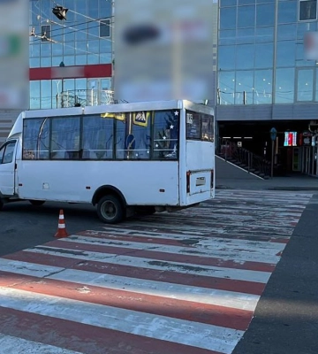 У Сумах маршрутка збила чоловіка на переході