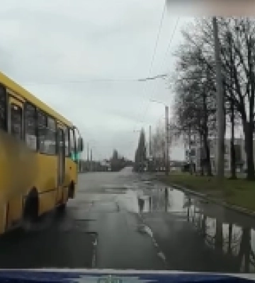 У Луцьку водій керував маршруткою без відповідної категорії прав