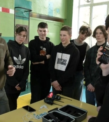 Дрони, радіозв&#039;язок і меддопомога: для школярів ліцею у Луцьку організували військовий вишкіл