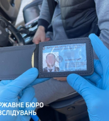 В Киеве разоблачили мужчину, который пользовался липовым удостоверением работника Бюро