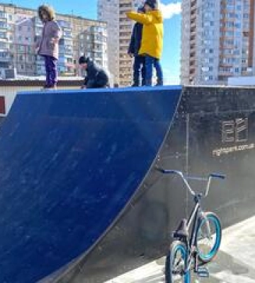 У Полтаві на Леваді нарешті відкрили скейтпарк