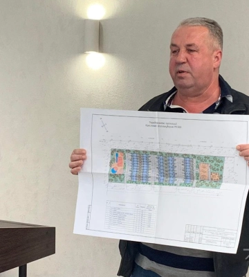 Одіозний забудовник подав до суду на “18000”