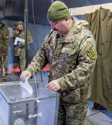 Скільки українців підтримують проведення виборів під час війни: опитування