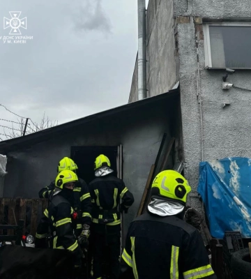 У Києві сталась пожежа у котельні на Виноградарі: один чоловік поранений