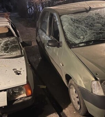 Уламками &quot;Шахедів&quot; пошкоджено будинки та автівки на Дніпропетровщині. Зранку ворог обстріляв Мирівську громаду. ФОТОрепортаж