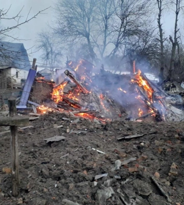 Окупанти обстріляли Сумщину: у пожежі загинули 2 людей, розбір завалів триває