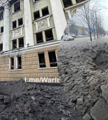 Россияне обстреляли Донецк: на месте прилета образовалась воронка