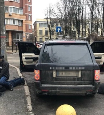 Затримано шахраїв, які за гроші обіцяли &quot;повернути з полону&quot; бійців ЗСУ