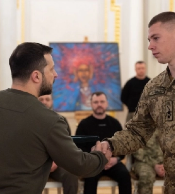Президент нагородив прикарпатського воїна “Хрестом бойових заслуг”