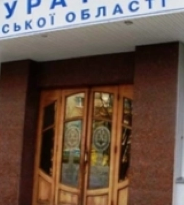 Сприяла російській паспортизації населення: правоохоронці підозрюють мешканку Херсона