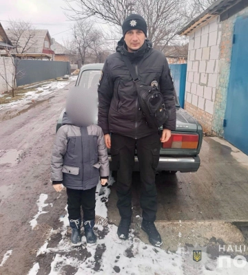 Конотопські поліцейські повернули додому малолітню дитину