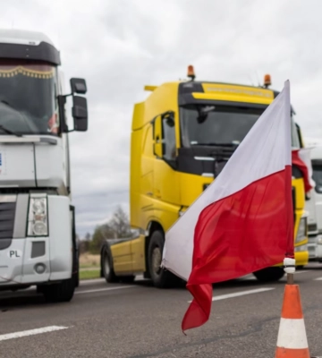 В Польше настаивают на отмене "єЧерга" на трех КПП на границе с Украиной