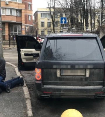 В Киеве задержали дельцов, которые за &quot;взятку&quot; обещали вернуть военных из плена