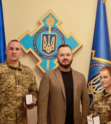 Бійці з Франківська Назарій Кішак, Роман Мигаль та бійчиня Оксана Рубаняк отримали відзнаки від секретаря РНБО