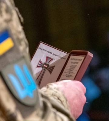 Родинам загиблих воїнів 14 ОМБр вручили пам&#039;ятні відзнаки 