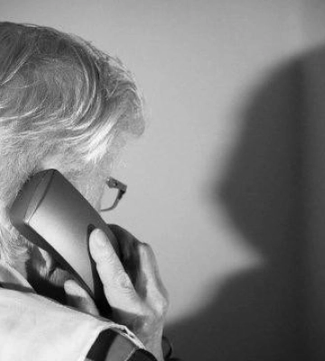 В Киеве будут судить мужчину, который выдавал себя за полицейского и обманул пенсионеров на 100 тысяч гривен