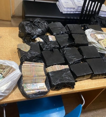 На Волині викрили чоловіка, який намагався ввезти в Україну понад 8 млн грн