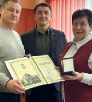 Заслужена вчителька України із Сарн отримала грамоту ВРУ