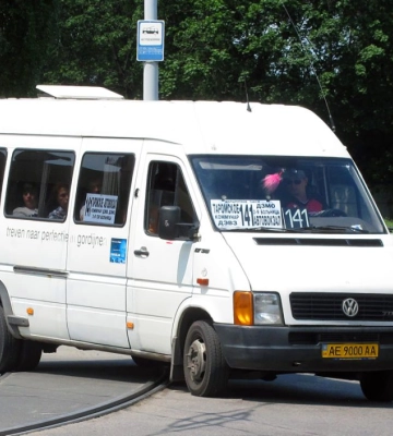 У Дніпрі в маршрутки відпало колесо під час руху