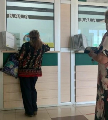Суд визнав законним арешт пенсії на картці: як можна втрати гроші