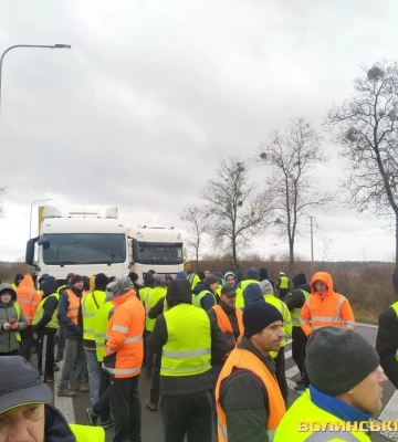 Доведеться зупиняти на кордоні не українські вантажівки, а російські танки: Луцьк звернувся до польських міст-побратимів