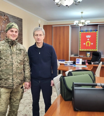 Допоможе у захисті критичної інфраструктури: Ковельська громада передала захисникам два пошукові прожектори