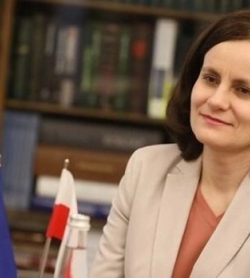 &quot;Сором і ганьба, не вірю, що це поляки. Перепрошую, воююча Україно&quot;, - генконсулка Польщі у Львові Дзвонкевич про блокаду кордону