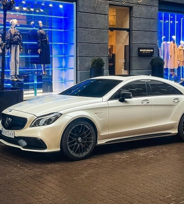 585 сил и максимальные 300 км/ч: в Киеве заметили сверхмощный Mercedes 