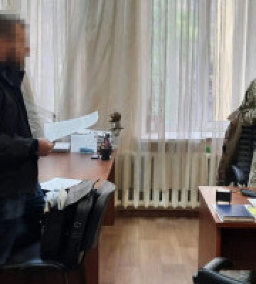 Серед клієнтів – банкіри з синами: ексначальник військкомату Київщини організував  схему ухилення від мобілізації. Фото