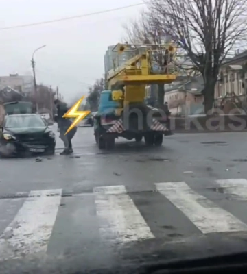 Дві автівки зіткнулися на перехресті у Черкасах