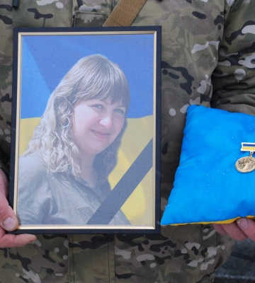 Шостка попрощалася із військовослужбовицею Юлією Денисенко