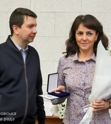 У Дніпрі під час сесії міськради нагородили лікарів і медсестер
