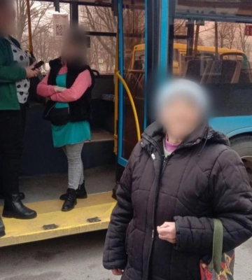 У Рівному  патрульні повернули додому літню жінку