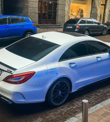 В Україні помітили рідкісний «заряджений» седан Mercedes-AMG (Фото)