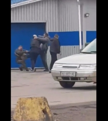 В Мукачево местные избили военного из ТЦК: полиция открыла уголовное производство