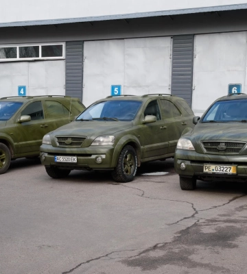 Допомога ЗСУ: Луцька громада передає військовим майже 200 дронів, 3 авто, Starlink та EcoFlow